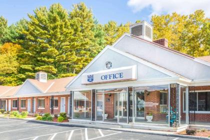 Knights Inn Lenox Lenox