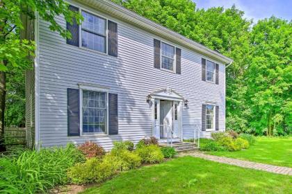 Private Guest House in Dtwn Lenox Walk to Dining Massachusetts