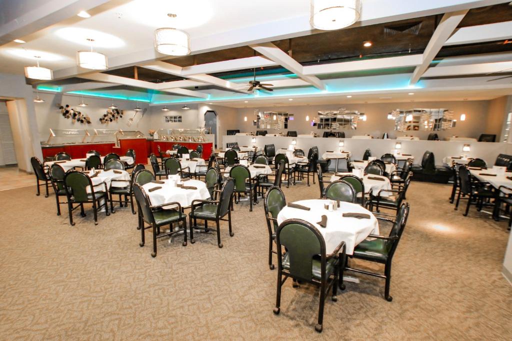 Ramada Hotel & Conference Center by Wyndham Lewiston - image 2