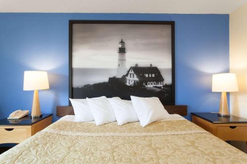 Super 8 by Wyndham Lewiston Auburn Area - image 3