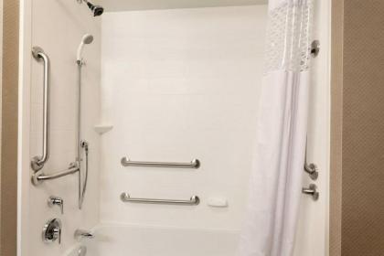 Hampton Inn Lewiston-Auburn - image 12