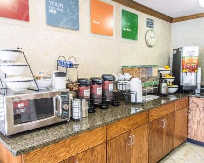 Quality Inn - image 10
