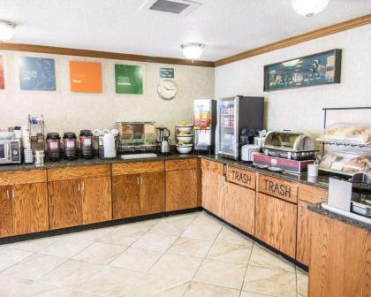 Quality Inn - image 12