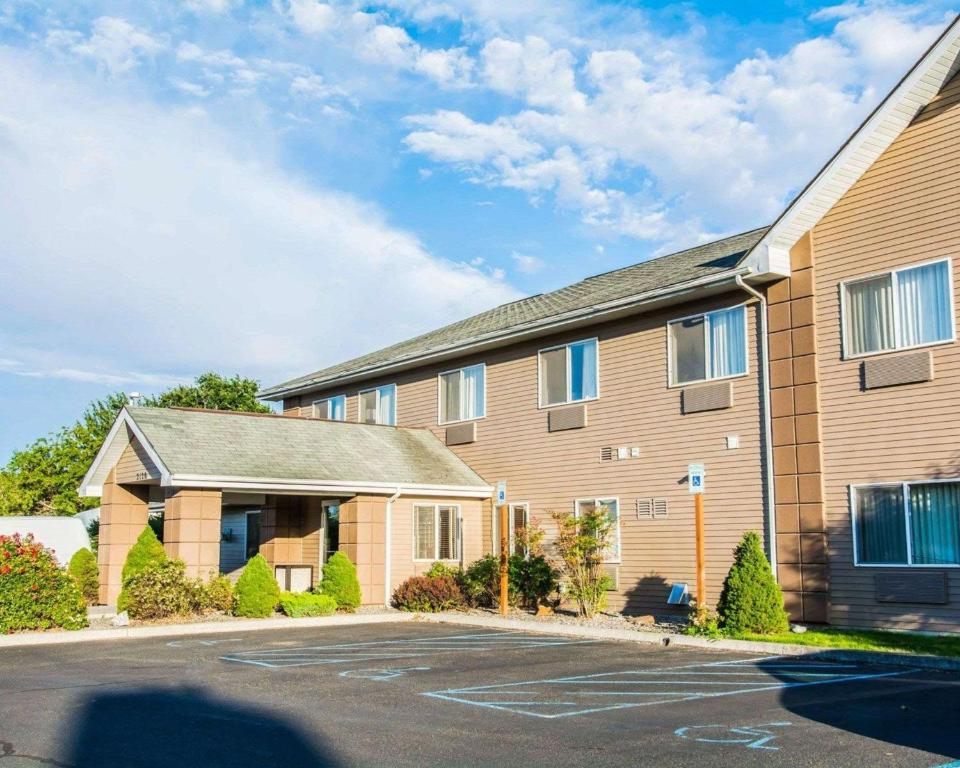 Quality Inn - image 2