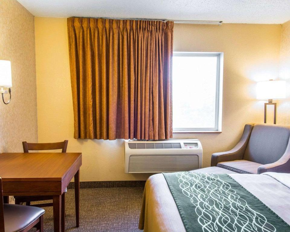 Quality Inn - image 5