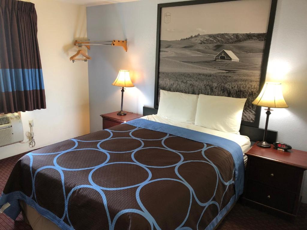 Super 8 by Wyndham Lewiston - image 3