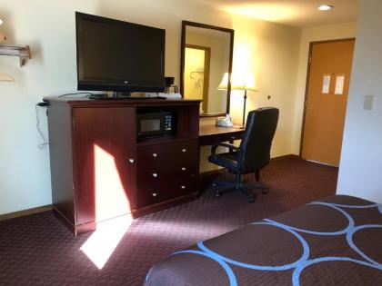 Super 8 by Wyndham Lewiston - image 9