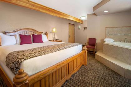 Super 8 by Wyndham Lewistown - image 14