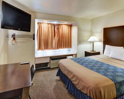 Econo Lodge Inn & Suites Lewisville I-35 - image 11