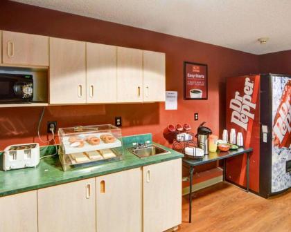Econo Lodge Inn & Suites Lewisville I-35 - image 14