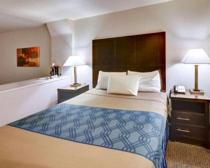 Econo Lodge Inn & Suites Lewisville I-35 - image 4