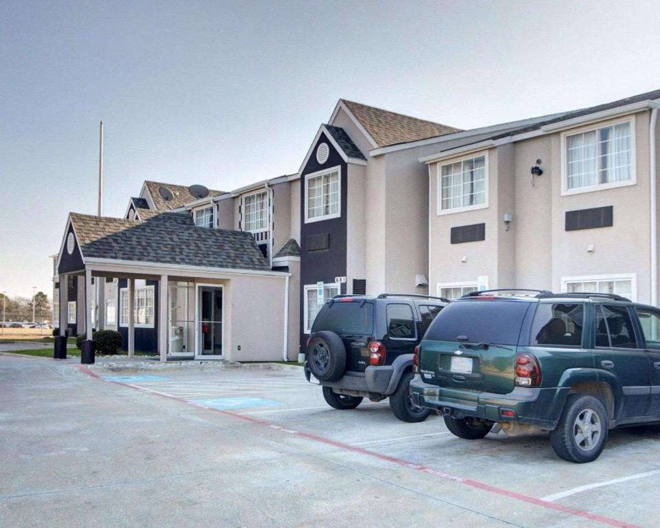 Econo Lodge Inn & Suites Lewisville I-35 - image 5