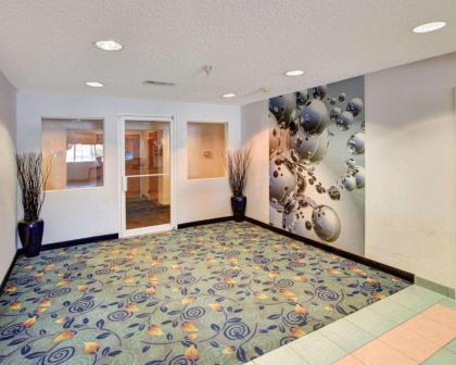 Econo Lodge Inn & Suites Lewisville I-35 - image 7