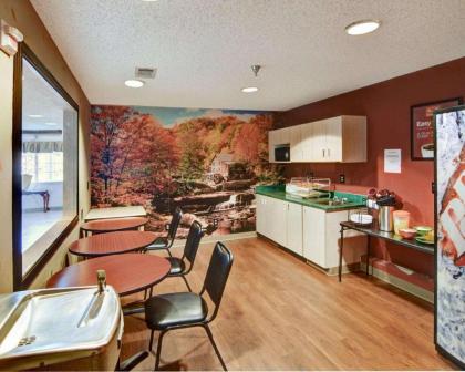 Econo Lodge Inn & Suites Lewisville I-35 - image 9
