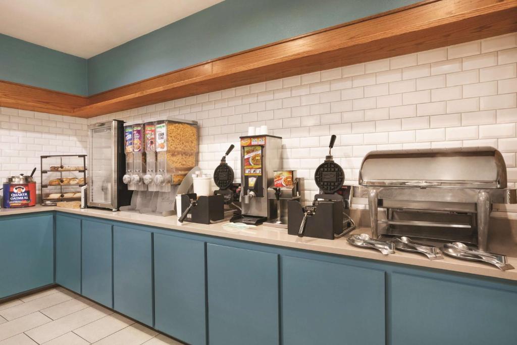Country Inn & Suites by Radisson Lewisville TX - image 2