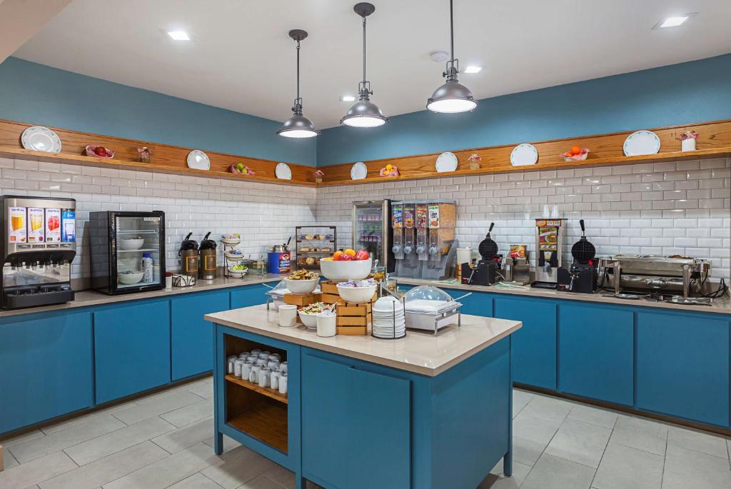 Country Inn & Suites by Radisson Lewisville TX - image 4