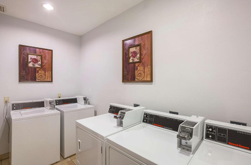 Country Inn & Suites by Radisson Lewisville TX - image 7