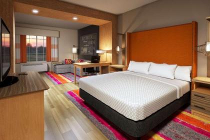 La Quinta Inn & Suites by Wyndham Lewisville - image 8