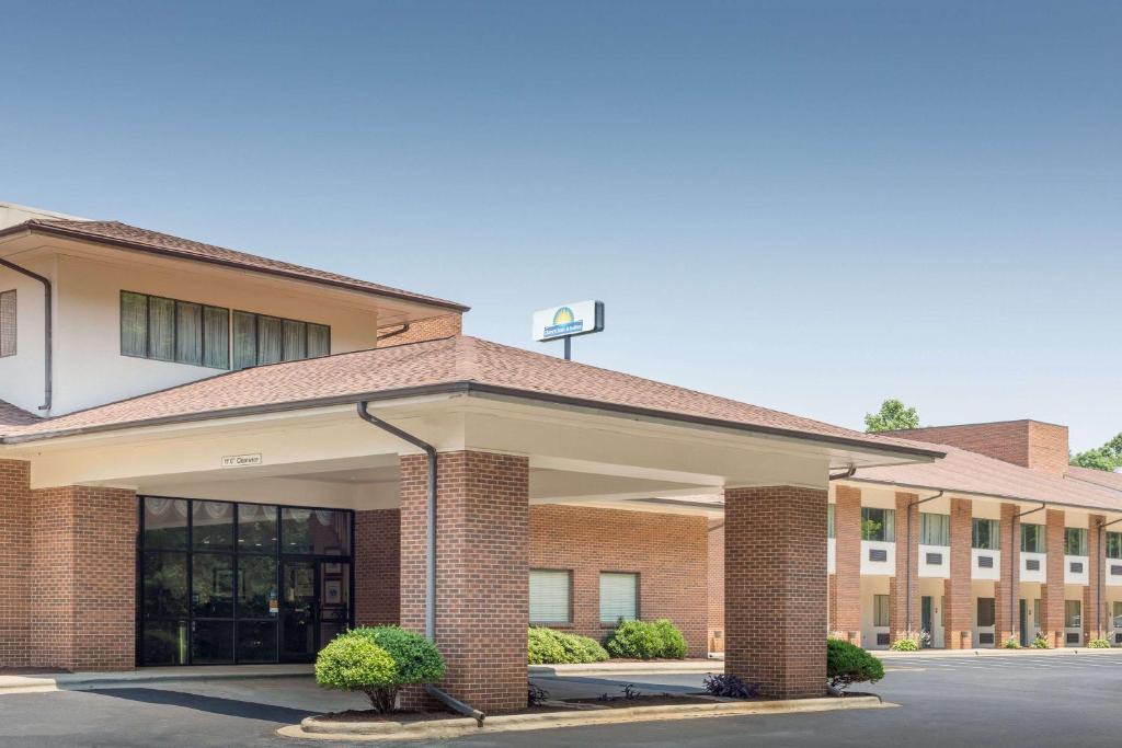 Days Inn by Wyndham Lexington - main image