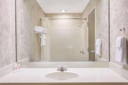 Days Inn by Wyndham Lexington - image 2