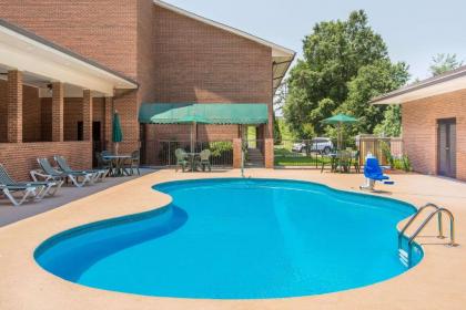 Days Inn by Wyndham Lexington - image 3