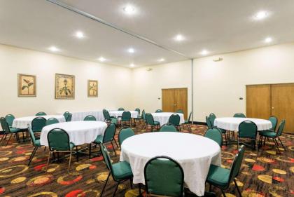 Days Inn by Wyndham Lexington - image 6