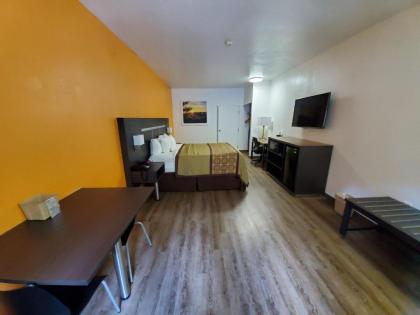 Days Inn by Wyndham Lexington - image 8
