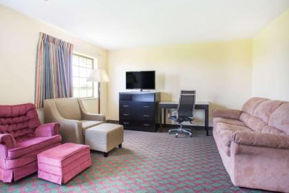 Days Inn by Wyndham Lexington NE - image 5