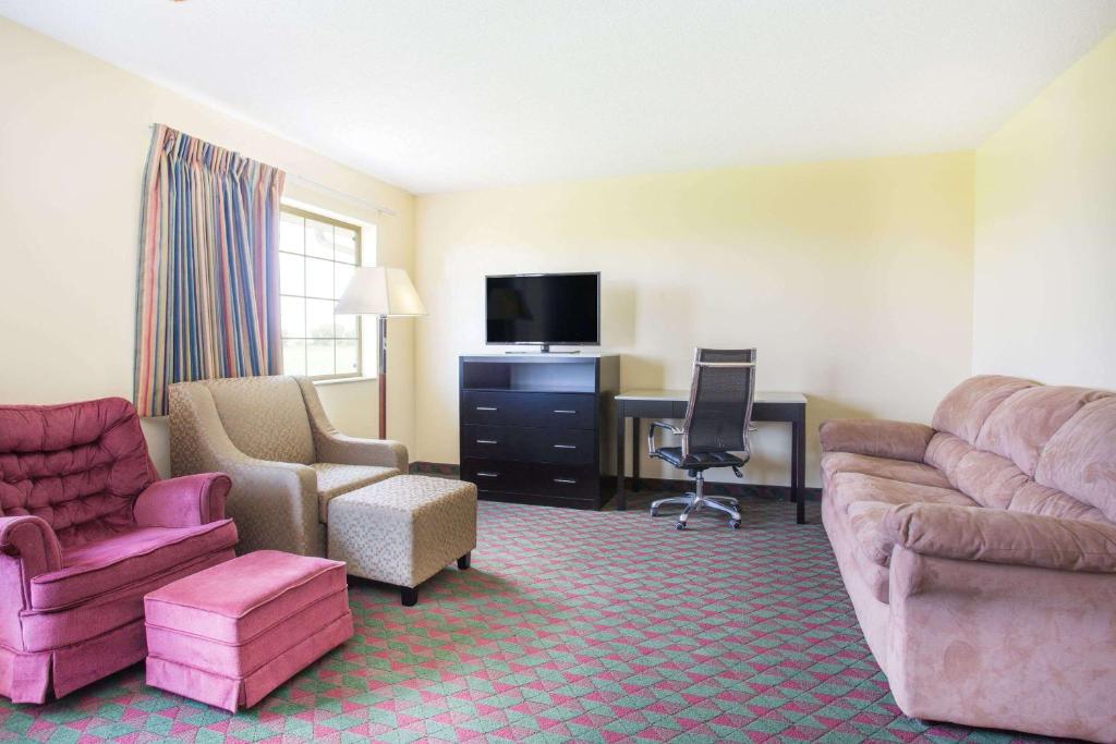 Days Inn by Wyndham Lexington NE - image 5