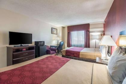 Econo Lodge Lexington - image 12