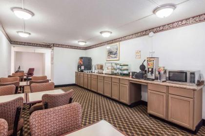 Econo Lodge Lexington - image 13