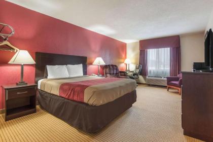 Econo Lodge Lexington - image 14
