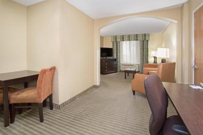 Holiday Inn Express Hotel & Suites Lexington an IHG Hotel - image 12