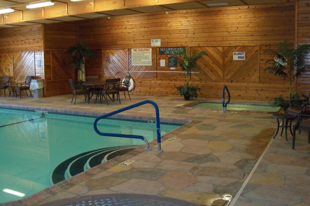 Holiday Inn Express Hotel & Suites Lexington an IHG Hotel - image 3