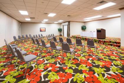 Holiday Inn Express Hotel & Suites Lexington an IHG Hotel - image 9