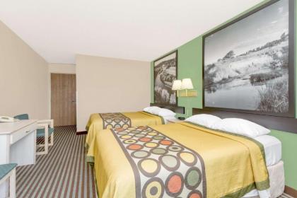 Super 8 by Wyndham Lexington - image 9
