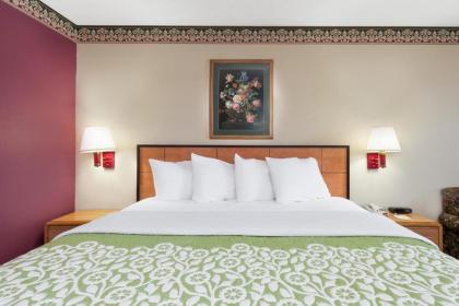 Days Inn by Wyndham Lexington - image 2