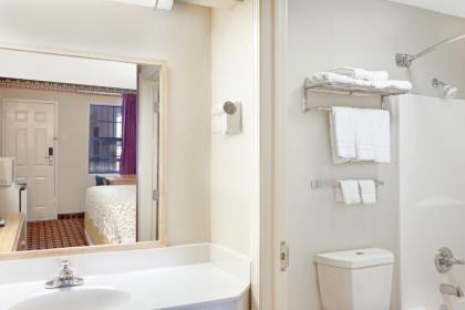 Days Inn by Wyndham Lexington - image 5