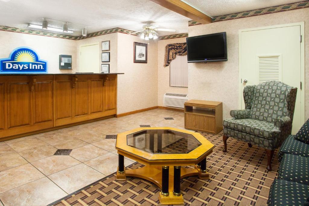 Days Inn by Wyndham Lexington - image 7