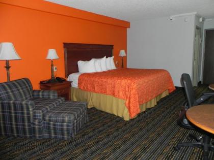 Howard Johnson by Wyndham Lexington - image 18