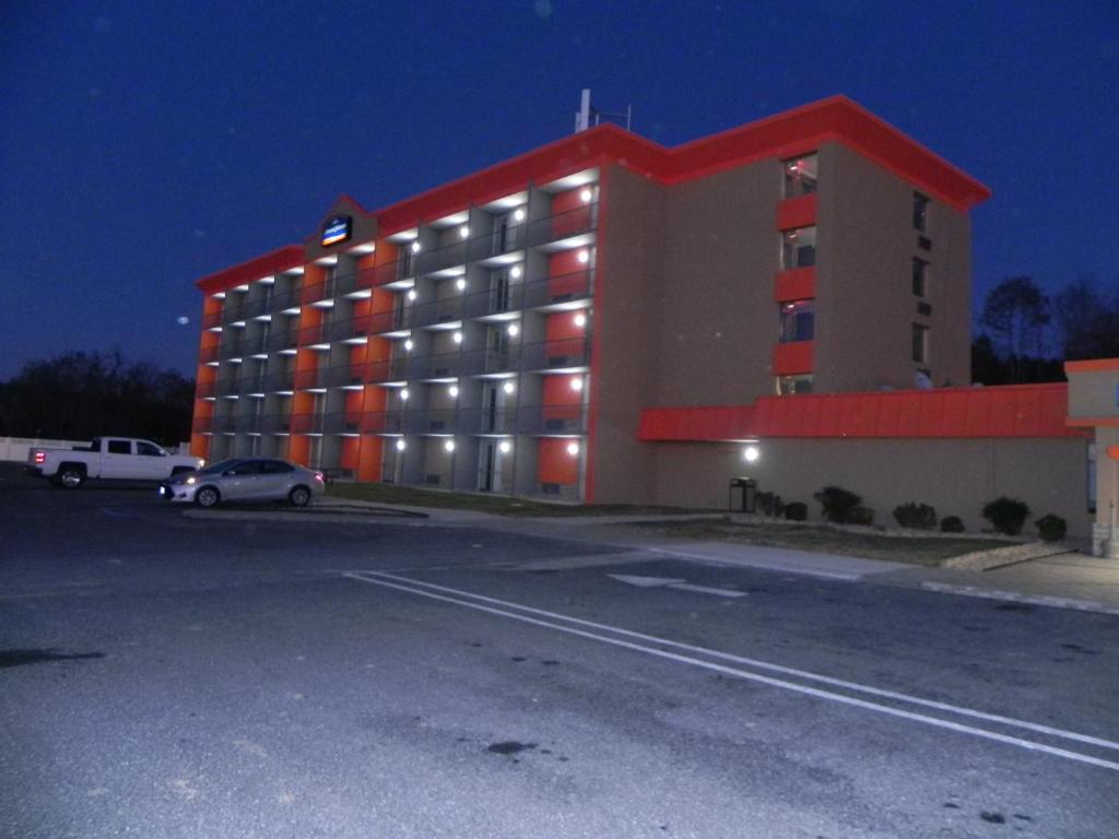Howard Johnson by Wyndham Lexington - image 2