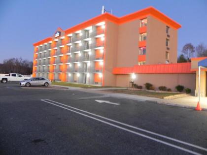Howard Johnson by Wyndham Lexington - image 3