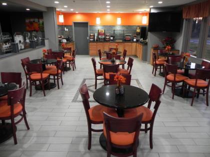 Howard Johnson by Wyndham Lexington - image 7