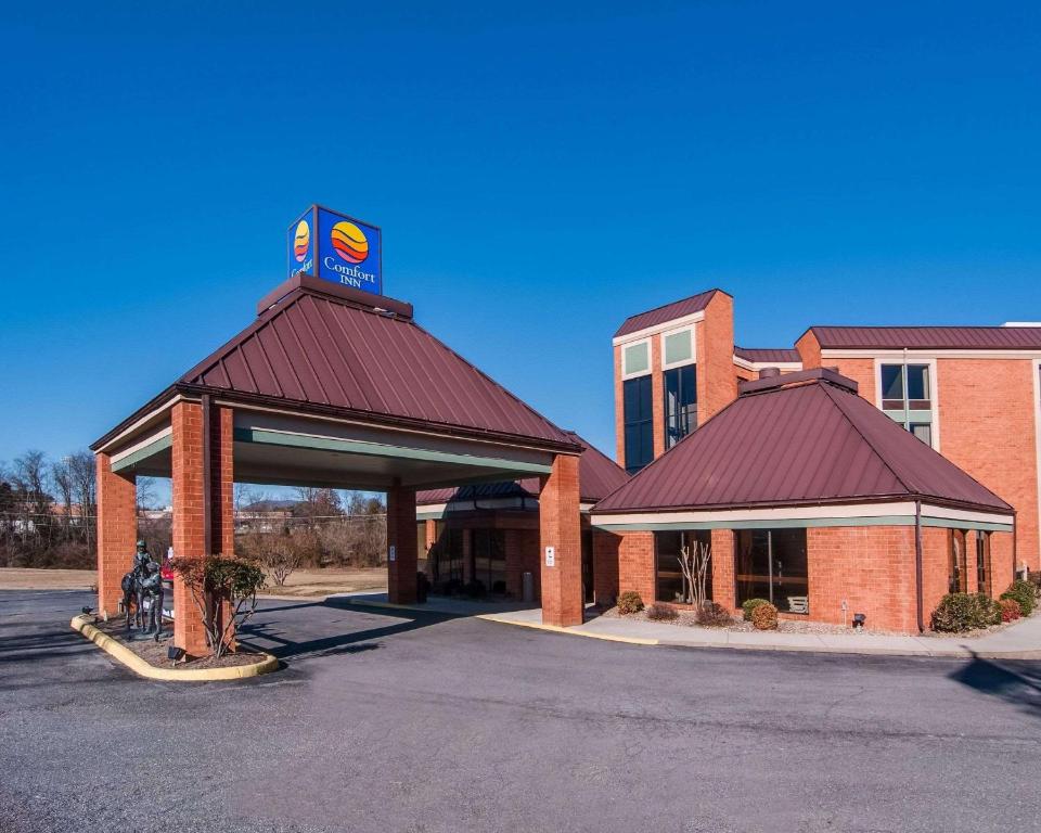 Comfort Inn Virginia Horse Center - main image