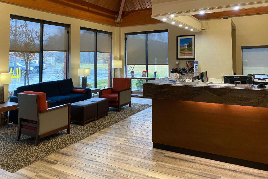 Comfort Inn Virginia Horse Center - image 5