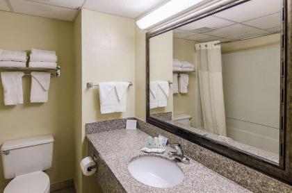 Quality Inn & Suites Lexington near I-64 and I-81 - image 4