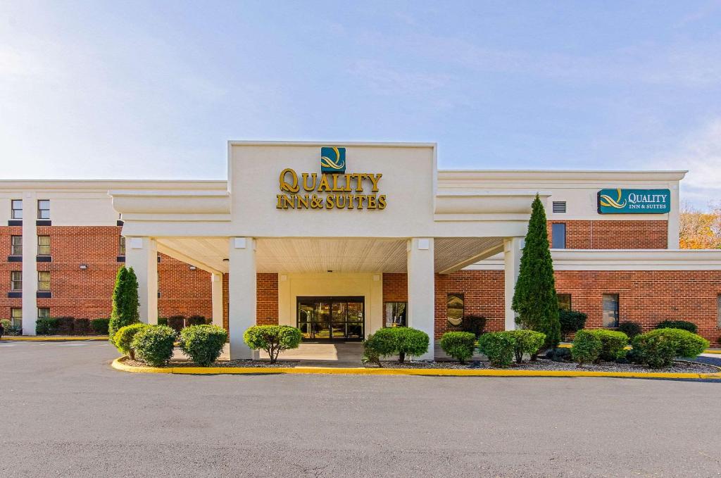 Quality Inn & Suites Lexington near I-64 and I-81 - image 5