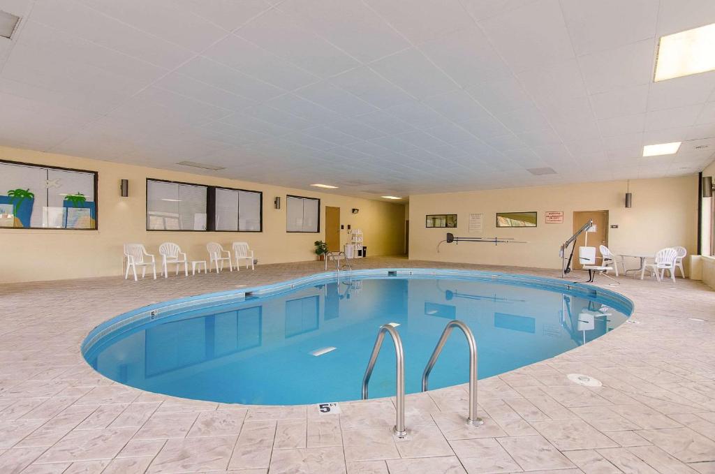 Quality Inn & Suites Lexington near I-64 and I-81 - image 6