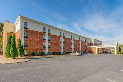 Quality Inn & Suites Lexington near I-64 and I-81 - image 8