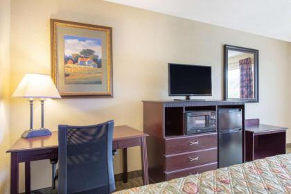 Days Inn by Wyndham Lexington - image 3
